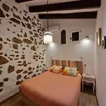 Casa Encantadora, 2 Habitaciones, Terraza Y Aire Acondicionado - Hisp-236-215 Semesterbostad